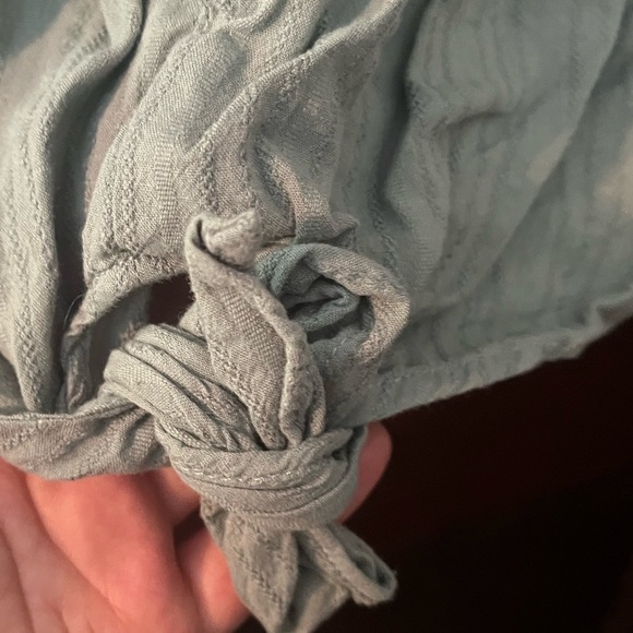 LIGHT green top - Picture 2 of 3